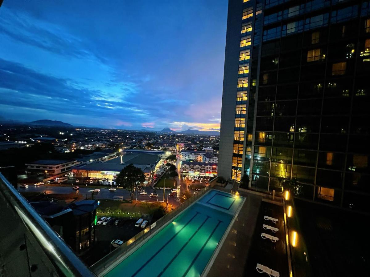 Imperial Grand Suite Apartment Kuching Zewnętrze zdjęcie