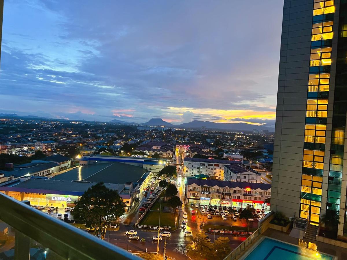Imperial Grand Suite Apartment Kuching Zewnętrze zdjęcie